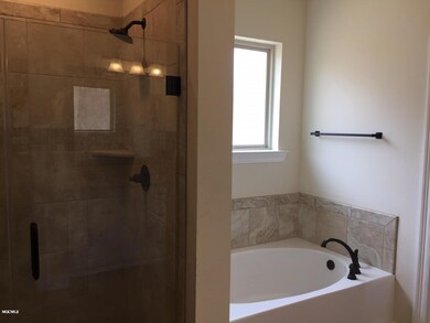 6-mstr bath