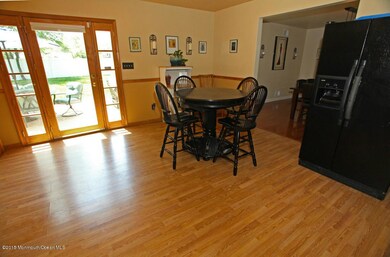 Eat-in kitchen