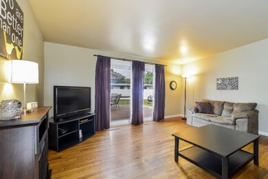 003-Living_Room-2861001-large