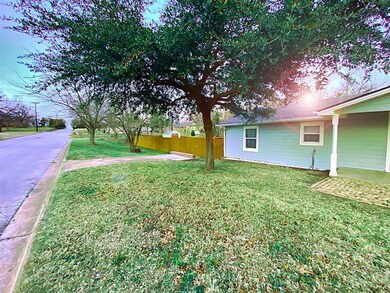 1031 W Hull St, Denison, TX 75020 - photo 4