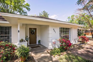 901 901 Trenton, Tyler, TX 75703 - photo 2