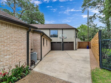 322 Vanderpool Ln, Houston, TX 77024 - photo 4