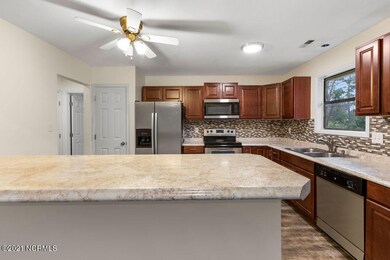 511 W Springhill Terrace, Jacksonville, NC 28546 - photo 4