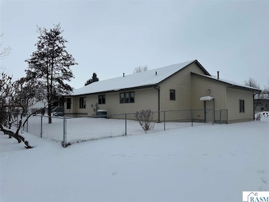 1411 8th St N, New Ulm, MN 56073 - photo 2