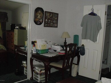 Master Bedroom mirrored closet doors 015