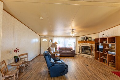 3033 Steepleridge Cir, Granbury, TX 76048 - photo 3