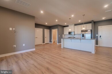 46320 Mount Milstead Terrace unit 402, Sterling, VA 20164 - photo 7