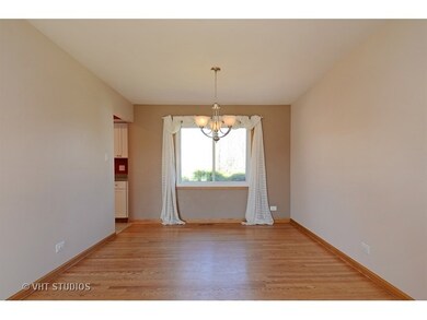 1457 Huntleigh Ct, Wheaton, IL 60189 - photo 5
