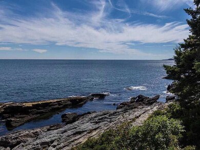 View. View to the south and open ocean