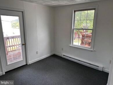 292 N Washington St unit 202, Berkeley Springs, WV 25411 - photo 5