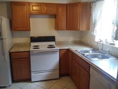 Kitchen w/nerw countertops