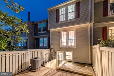 1616 Fieldthorn Dr, Reston, VA 20194 - photo 5