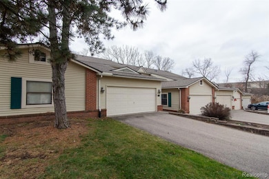 5762 Drake Hollow Dr W unit 5, West Bloomfield, MI 48322 - photo 2