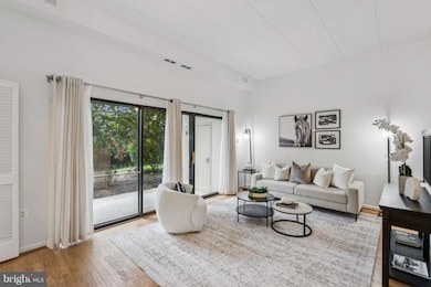 102 Roberts Ln unit 100, Alexandria, VA 22314 - photo 7