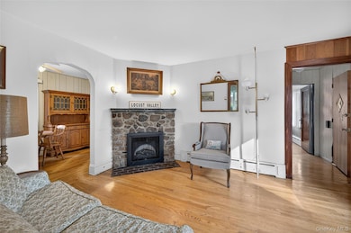 47 10th St, Locust Valley, NY 11560 - photo 4