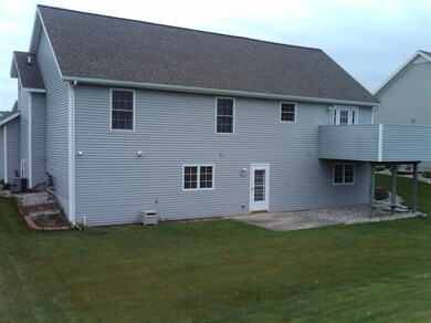1403 Woodfield Ln, Zeeland, MI 49464 - photo 2