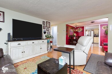 Living Room 20190515-DW-41830-SMALL