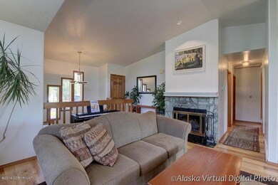Vaulted Ceilings-Clean & Bright!