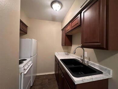 2206 W Hickory St unit 12, Denton, TX 76201 - photo 4