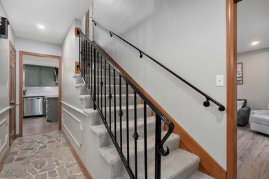 814 W Swan St-5