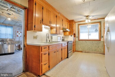 209 1/2 Park St, Waynesboro, PA 17268 - photo 5