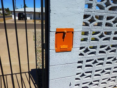 front locking gate 2
