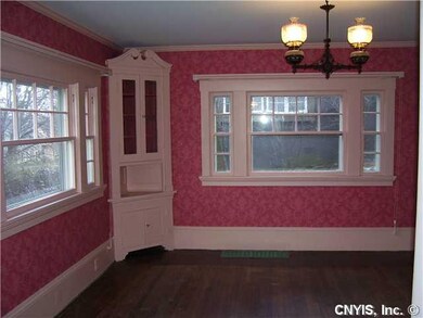 Dining Room Lots of windows- let the sun shine in!