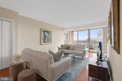 The Fallswood, Rockville, MD 20852 - photo 4