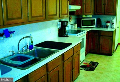 546 Compass Rd E, Middle River, MD 21220 - photo 4