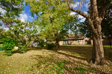 8831 Brackley Ln, Houston, TX 77088 - photo 7