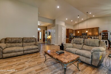 Living Room 4 (3)