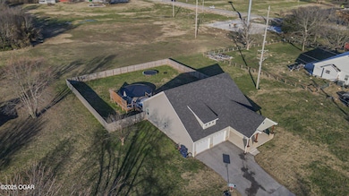 1013 Stadium Dr, Webb City, MO 64870 - photo 2