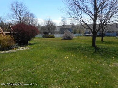 913 Apple Tree Rd, Moscow, PA 18444 - photo 3