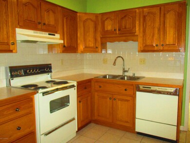 8002 Cortland Dr, Louisville, KY 40228 - photo 6