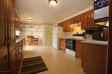 5. Kitchen & Dining Nook