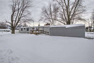 308 W N 2nd St, Strasburg, IL 62465 - photo 3