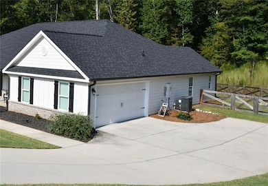 951 Oconee Ln, Commerce, GA 30529 - photo 4