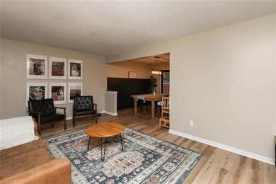 3005 Valdez Dr, Des Moines, IA 50310 - photo 5