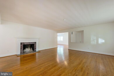 7001 W Greenvale Pkwy, Chevy Chase, MD 20815 - photo 7