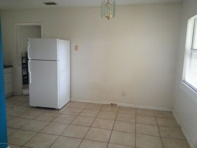 5206 Redstone Dr, Jacksonville, FL 32210 - photo 4