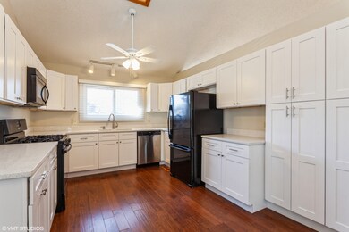 2803 Rolling Meadows Dr, Naperville, IL 60564 - photo 7