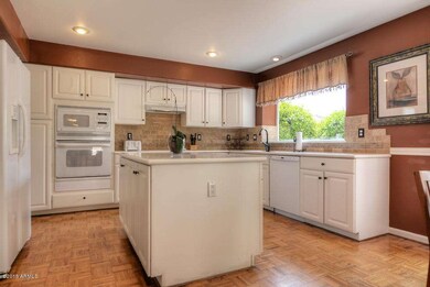006 Kitchen