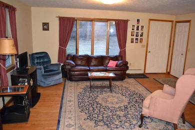 124 Middle Winchendon Rd, Rindge, NH 03461 - photo 5