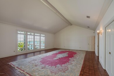 008_Living Room