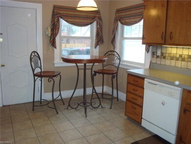 LARGE EAT-IN KITCHEN. CERAMIC TILE. THE KITCHEN WA