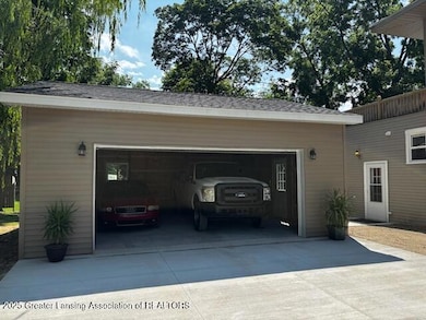 204 N Whittemore St, Saint Johns, MI 48879 - photo 4