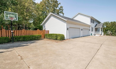 684 S Smith Rd, Bloomington, IN 47401 - photo 2