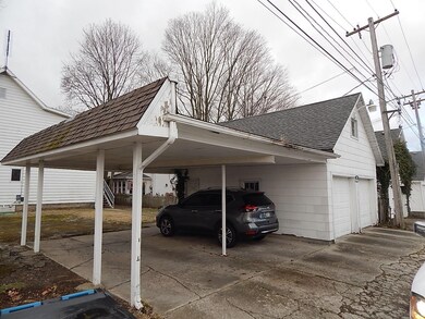 208 N Johnson St, Bluffton, IN 46714 - photo 3