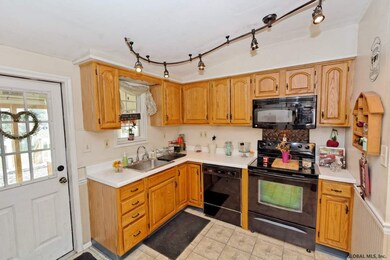5 Vigars Place, Albany, NY 12205 - photo 5