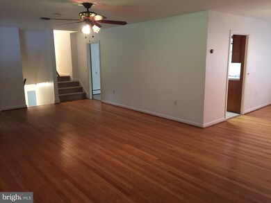 18315 Candice Dr, Triangle, VA 22172 - photo 4